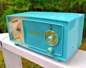 TURQUOISE BEAUTY Mid Century Jetsons 1959 Zenith Model E514B Tube AM Clock Radio Pristine Condition!