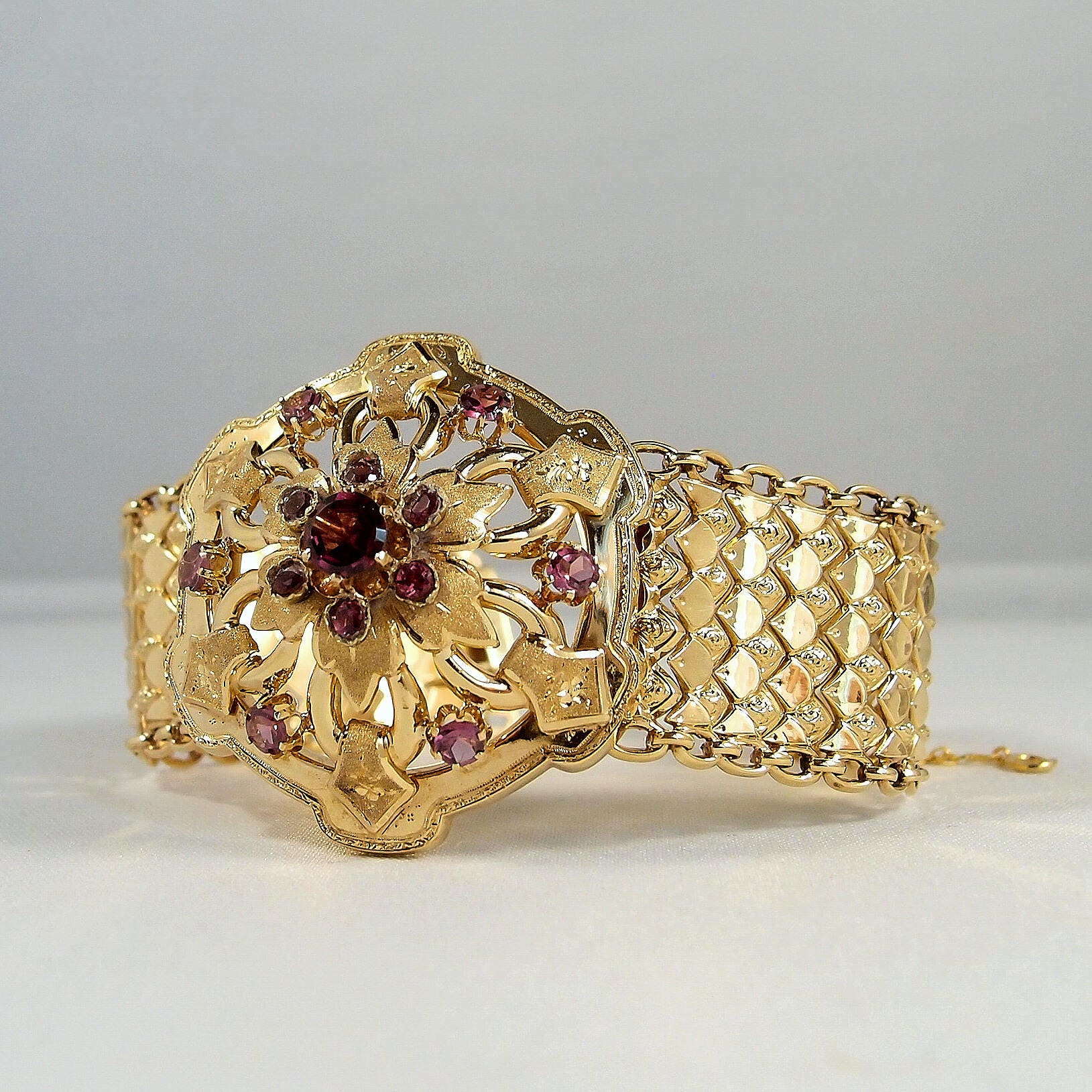 Stunning Victorian flexible bracelet with almandine in