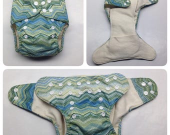 One size canadian made coth diaper made from Hemp/organic cotton interior, PUL exterior and snap closure. Single. Cozy Cottage.
