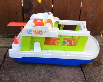 Fisher price houseboat / wheeled toy / fisher price family boat / Fisher price boat /