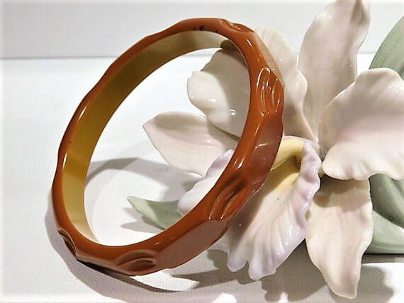 Vintage Genuine Bakelite Carved Bangle Bracelet Art Deco 1930s Flapper Fashion Jewelry Caramel Butterscotch Olive Green Authentic Bakelite