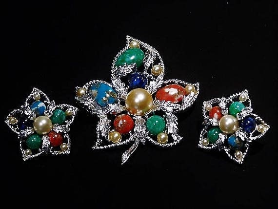 Sarah Coventry Brooch Earrings Mid Century 1960s 60s Designer Jewelry Fashion FANTASY Demi Parure Set Vintage Confetti Lucite Faux Pearl
