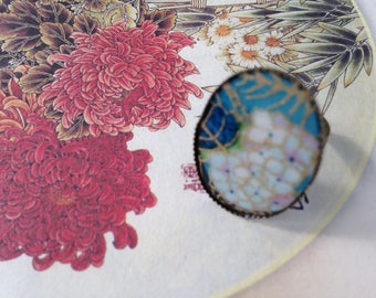 Adjustable ring, paper Japanese chrysanthemums.