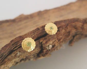 Peridot Stud Earrings, Gold disc earrings, Minimalist Earrings,August Birthstone, Tiny stud earrings, Green Gemstone Studs, Peridot Jewelry