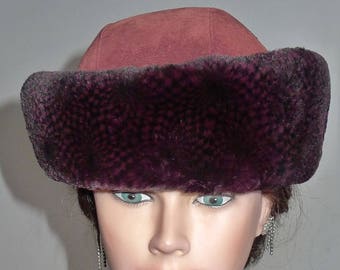 Superb Vittorio's creation - suede hat w. fur contour S - Ravissant chapeau de suède bourgogne avec contour en fourrure P