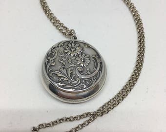 Art Deco silver necklace withl silver pendant