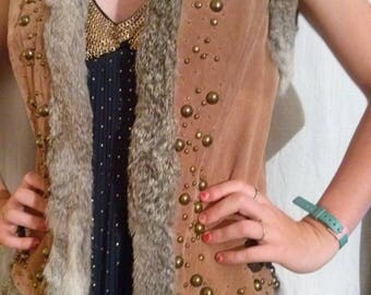 Deer and rabbit beige sleeveless jacket