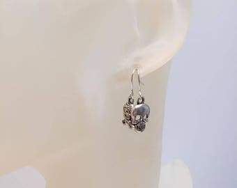 Asymmetric earrings Gothic skull