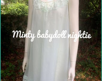 Mint babydoll nightgown // 1960s // lace // Mad Men // lingerie // medium