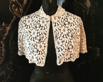 Vintage 50s Ivory Ecru Lace Capelet cropped