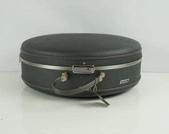American tourister round suitcase/ Vintage round suitcase luggage / Carry on case / Overnight case with key
