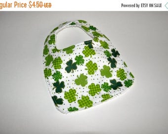 ON SALE Saint Patricks Day bib, Clover baby bib, St Patricks Day Baby bib, Shamrock baby bib, Shamrock bib, Babys first St Patricks Day, Clo