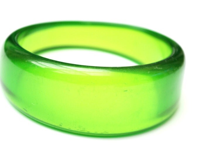 green Lucite Bangle - Marbled - translucent -chunky - Mid Century -Mod bracelet