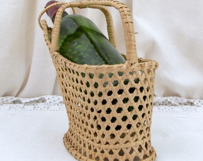 Vintage French Woven Wicker Wine Bottle Holder Basket, Retro Mediterranean Serving Tableware from France, Dinner Party Table Accessory Vintage French Woven Wicker Wine Bottle Holder Basket, Retro Mediterranean Serving Tableware from France, Dinner Party Table Accessory