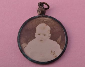 Victorian Locket With A Wonderful Patina (2093)