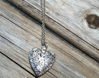 Heart Locket Necklace, Locket Necklace, Wedding Necklace, Gifts for her, Picture Locket, Bridal Jewelry, Bridesmaid Gift, Mother of the Brid