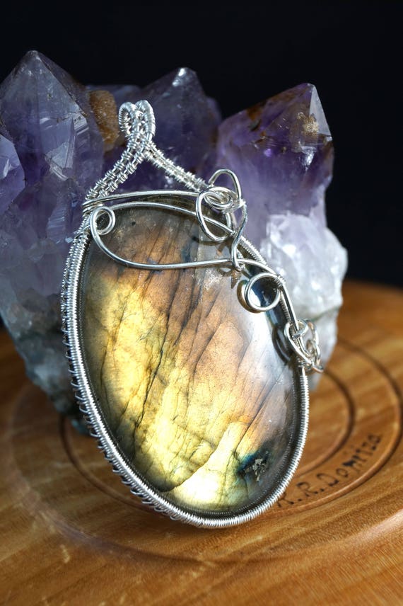 Sterling Silver wire wrapped pendant with Labradorite cabochon