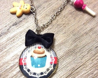 Gourmet necklace with cabochon "cup cake" resin with bow and gingerbread and candy decorations