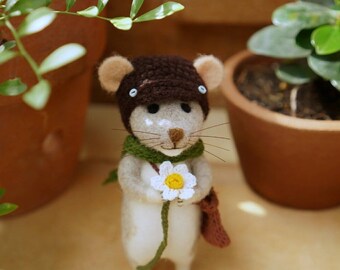 Needle felted mouse with a Bidens Alba flower/handmade/poseable/decoration/gift/soft sculpture