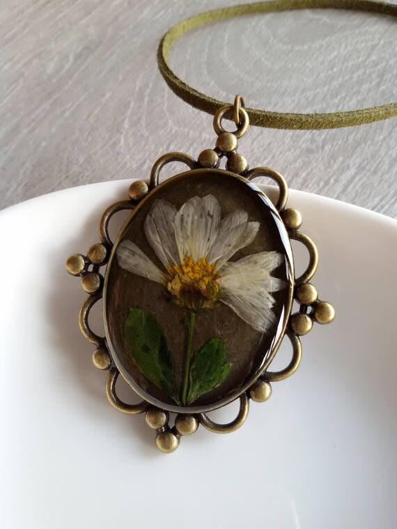 epoxy white Flower pendant ECO resin necklace Dried Flower