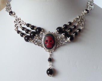 collier plastron néo victorien camée tête de mort skull cameo necklace perles noires rock rockabilly jour des morts inked gothic tattoo
