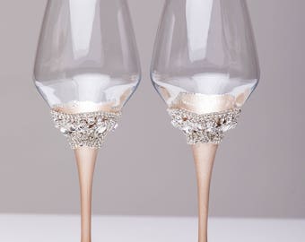 wedding wine glasses ivory champagne, set of 2 glasses, wedding wine glasses Personalized wine glasses Wedding gift Glasses bride and groom