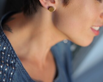 Chip to ear "Ieko" circle gold perspex