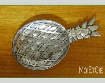 Vintage Pineapple Metal silver plated spoon rest - -