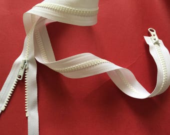 Separable closure and open on 2 sides 70cm long white
