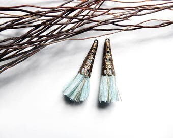 2 pompons soie bleu pastel fils dorés calotte bronze 4cm