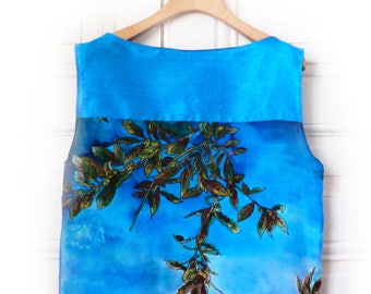 Hand painted wild silk top, gift for her, blue silk blouse, summer top, handcrafted womens top, blouse en soie,haut en soie pour femme