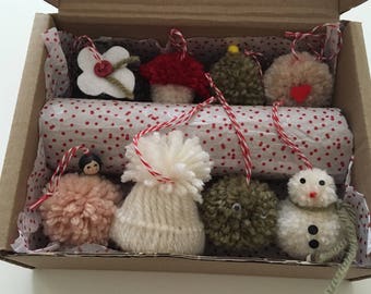 The little christmas box. Christmas decorations. Handmade Christmas decorations. Pompom decorations.