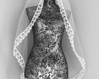 Beautiful Vintage Single-Tiered / Layered Fingertip Length Wedding Veil with Vintage Crochet Trim - Available in Ivory