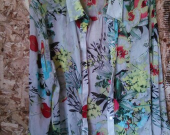 Ladies sheer over blouse. Size Large