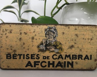 box of nonsense of cambrai metal from the 30s