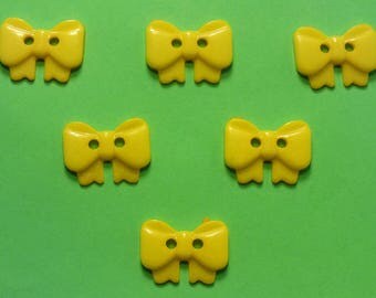 LOT 6 buttons: bow with 17mm