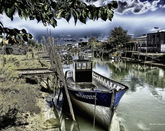 Fishing boat - channel from Boyardville (Charente Maritime)