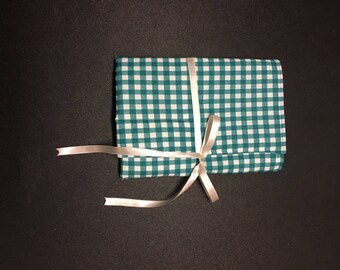 Checkered stationary organizer