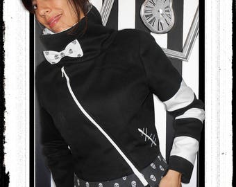 "Beetle juice": black and white jacket with stripes and skulls printed