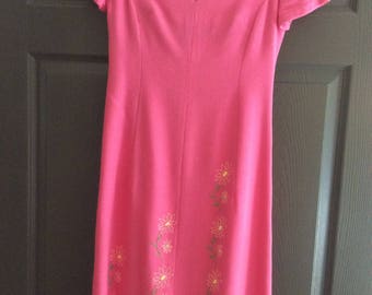 Vintage 60's knee length Dress Pink wtih embroidered flowers handmade fully lined with hidden back zipper Vneck short sleeve