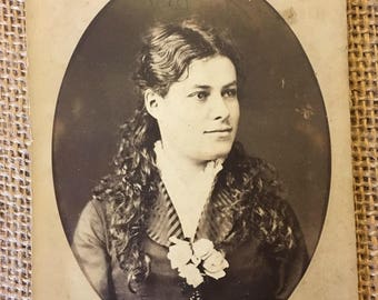 Antique Carte-de-visite Photograph Calling Card Portrait of Young Woman in Period Clothing from Parisian Photo Studio