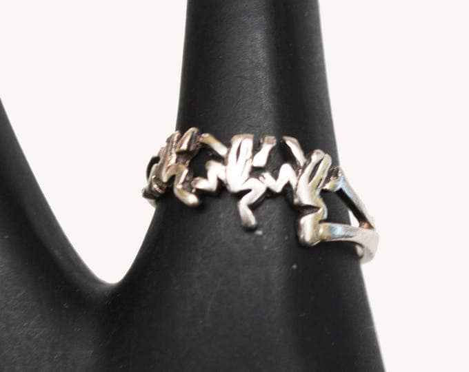 Sterling Frog ring - size 9 - three dancing frogs - silver - Figurine bang ring