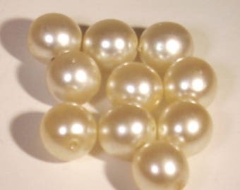 Pearly white 13mm round beads x 10
