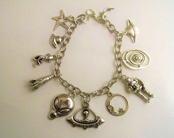 Alien Charm Bracelet, UFO Bracelet, Alien Jewelry, I Want to Beilieve, Sci-Fi Jewely, Sci-Fi Bracelet, Alien Bracelet, UFO Jewelry