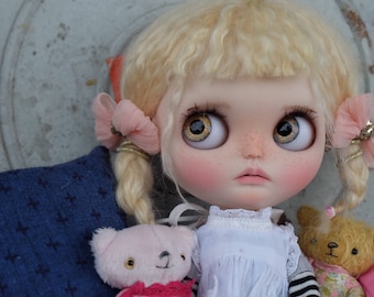 CAKE is Looking for love Ooak custom blythe by takudaaahouse