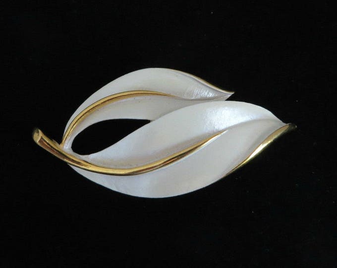 ON SALE! Sarah Coventry Brooch, Cream Enamel Brooch, Beige & Gold Leaf Pin, 1960s Brooch, Gift For Her