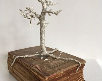 Petit Larousse ou l'Arbre à Mots - Book Art - Book Sculpture - Altered Book - Tree - Dictionary - Sculpture de Livre - Autumn - Fall