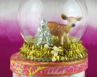 Small glass cloche. Diorama with deer and Christmas tree.