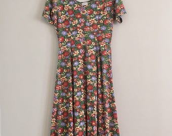 FREE US SHIPPING | Vintage 90s Stretchy Fitted Floral T-Shirt Dress w Scoop Neck and Circle Skirt | 36" Bust