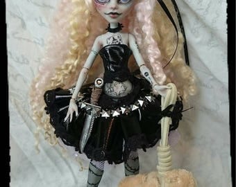 RESERVED For Isabel - 4th Payment* Goldilocks, G.A.W.P Inc OOAK Custom Doll and Mr.Fluffy ( Ghoulia Yelps ) Monster High Repaint